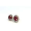 Aretes Stud de Rubí con Halo de Diamantes en Oro Blanco