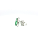 Aretes Stud de Esmeralda con Halo de Diamantes