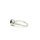 Anillo Solitario de Zafiro en Oro Blanco