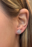 EX133 - Aretes Flor de Diamantes en Oro Blanco