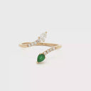 Anillo Diamantes y Esmeralda en Oro Amarillo