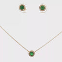 Set de Esmeraldas con Halo de Diamantes en Oro Amarillo