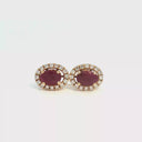 Aretes Stud de Rubí con Halo de Diamantes en Oro Amarillo