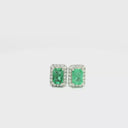 Aretes Stud de Esmeralda con Halo de Diamantes