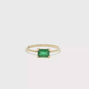 Anillo Solitario de Esmeralda en Oro Amarillo